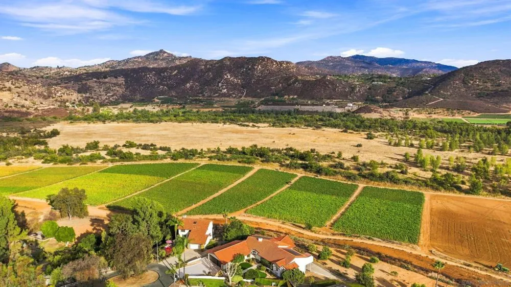 4153 Vista Bonita Lane Escondido, CA 92025