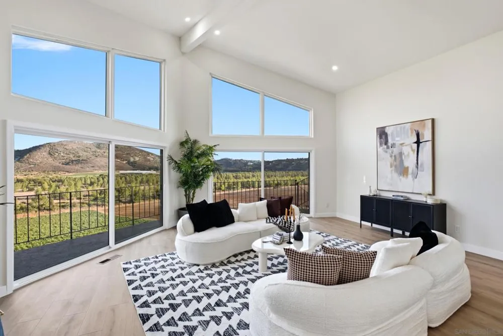 4153 Vista Bonita Lane Escondido, CA 92025