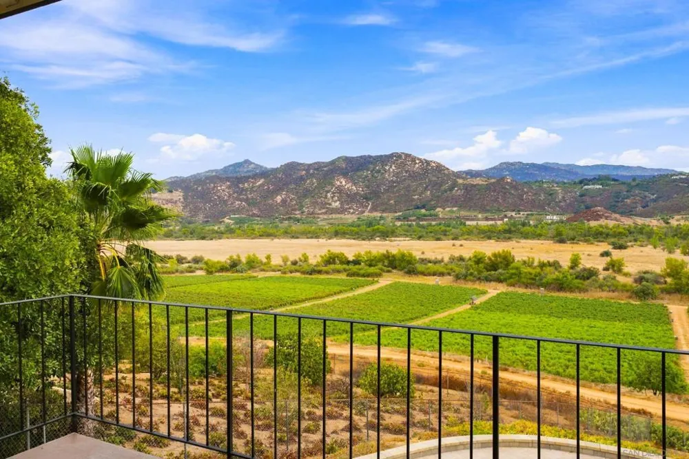 4153 Vista Bonita Lane Escondido, CA 92025