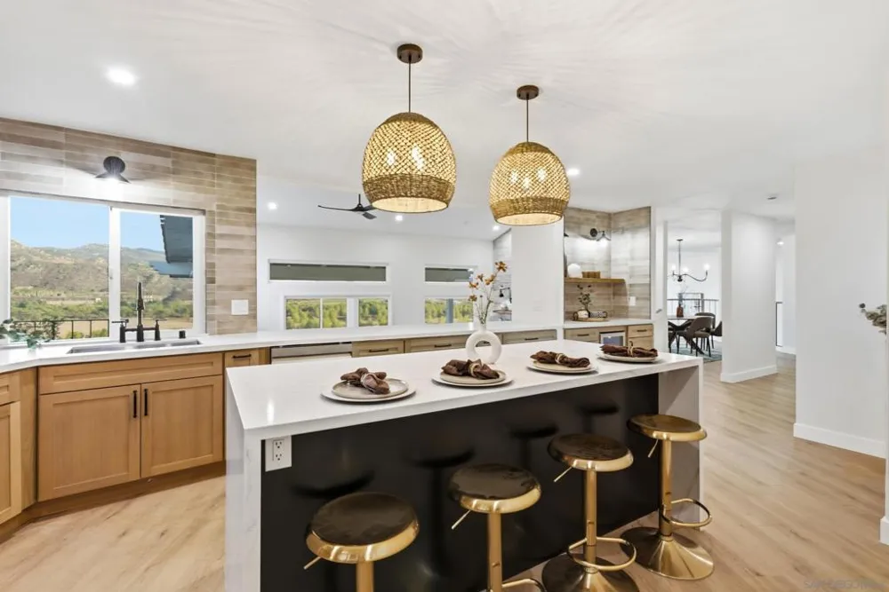 4153 Vista Bonita Lane Escondido, CA 92025