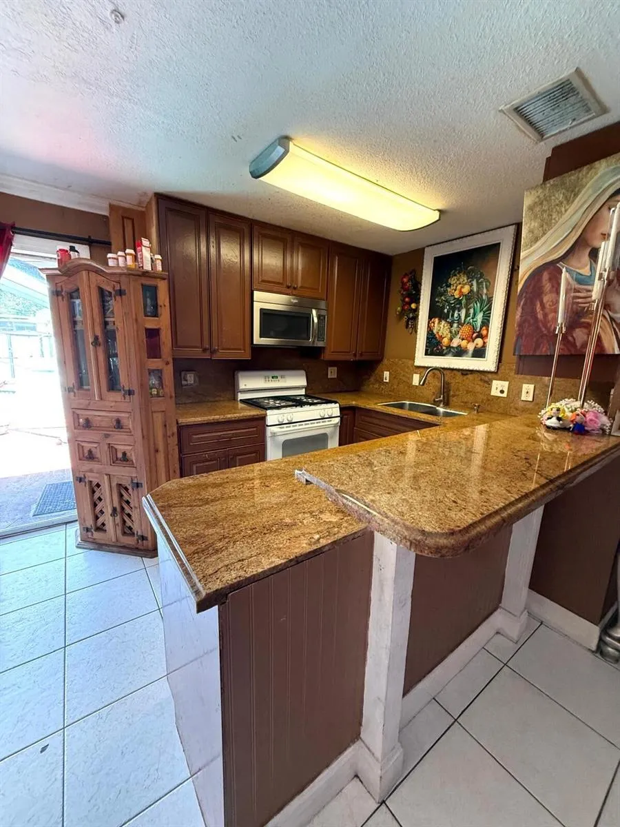 1441 W Central Street Lantana, FL 33462