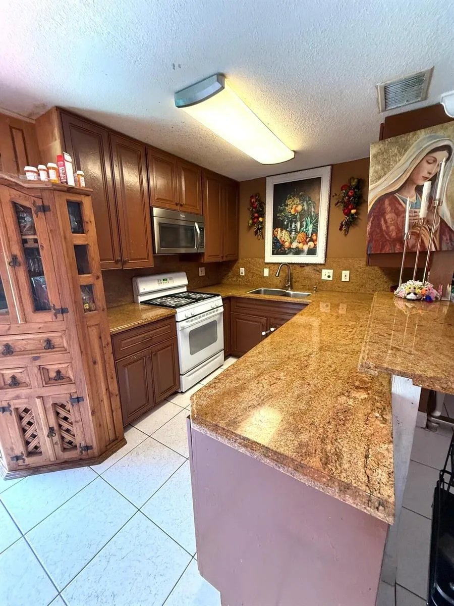 1441 W Central Street Lantana, FL 33462