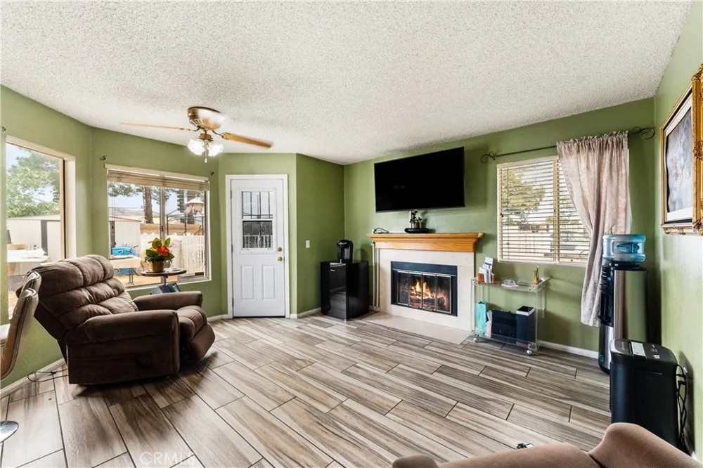 38003 Jeri Lane Palmdale, CA 93550