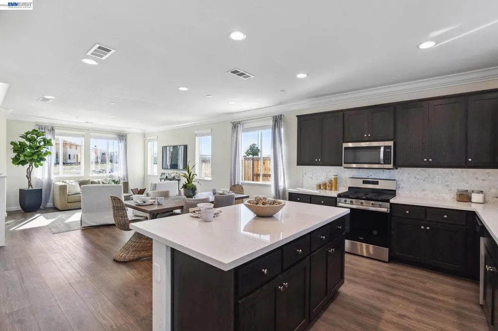 2412 Golden Way Fairfield, CA 94533