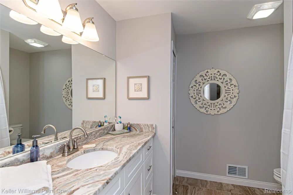 203 Jonathon Drive Almont Village, MI 48003