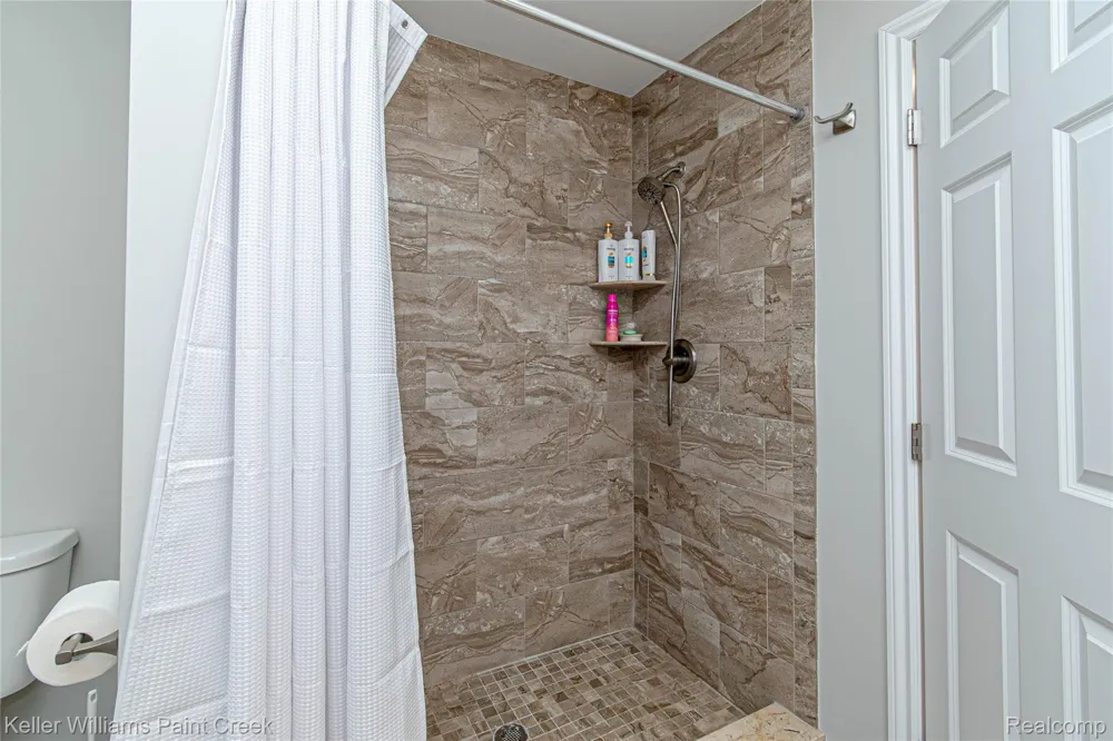 203 Jonathon Drive Almont Village, MI 48003
