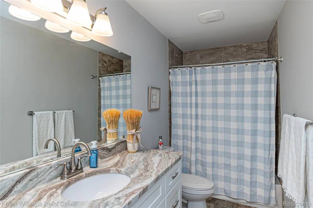 203 Jonathon Drive Almont Village, MI 48003
