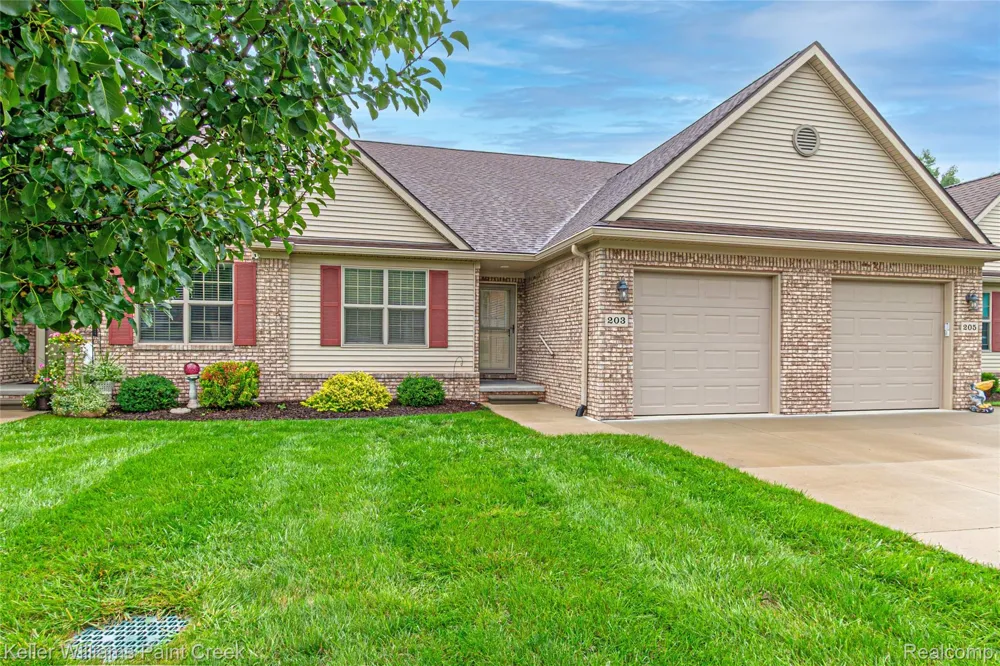 203 Jonathon Drive Almont Village, MI 48003