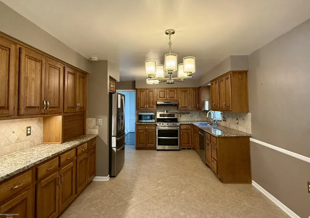 31310 Foxboro Way Beverly Hills Village, MI 48025