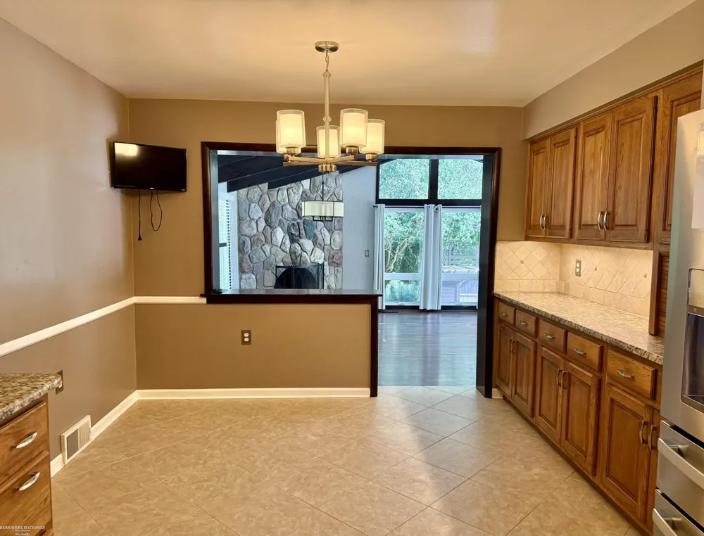 31310 Foxboro Way Beverly Hills Village, MI 48025