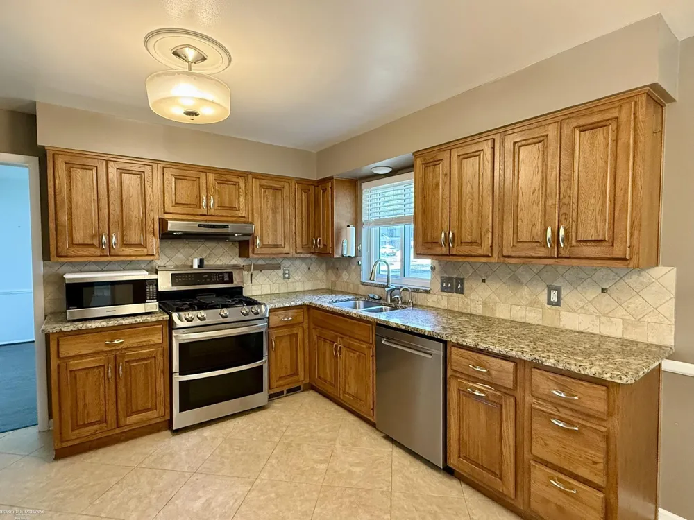 31310 Foxboro Way Beverly Hills Village, MI 48025