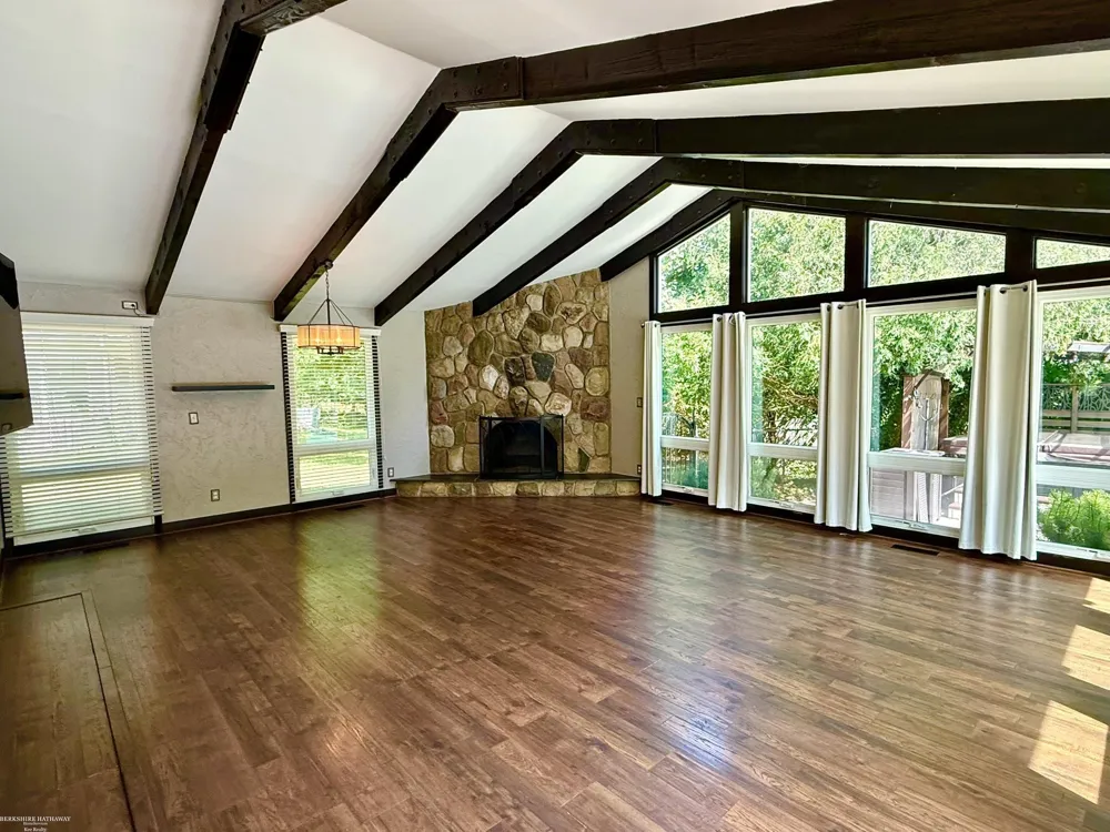 31310 Foxboro Way Beverly Hills Village, MI 48025