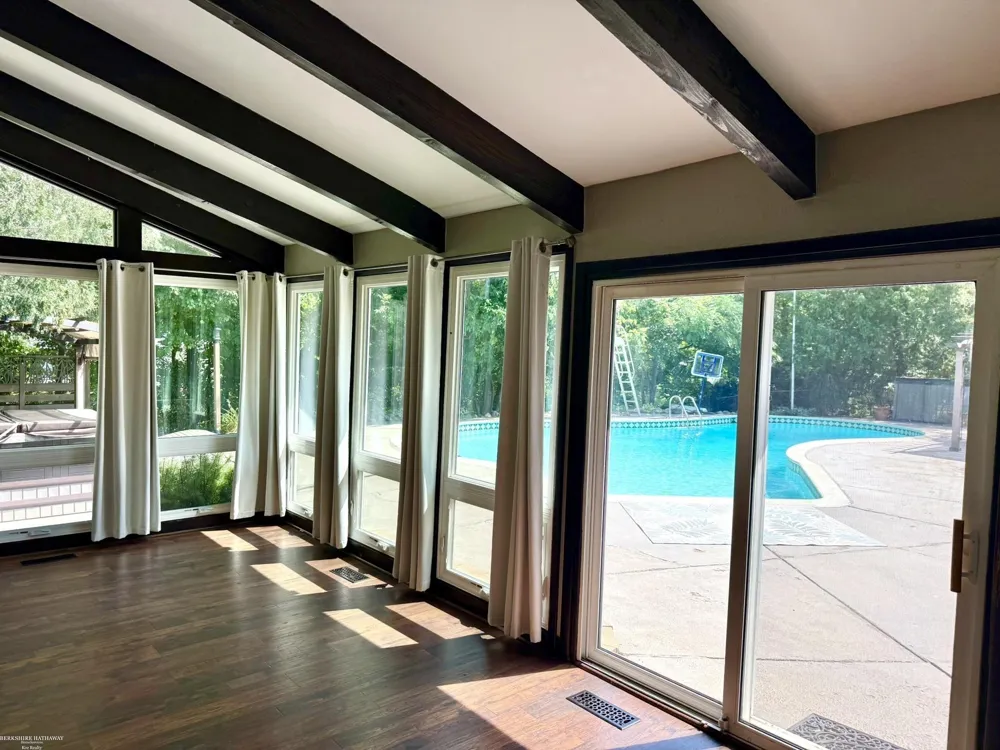 31310 Foxboro Way Beverly Hills Village, MI 48025
