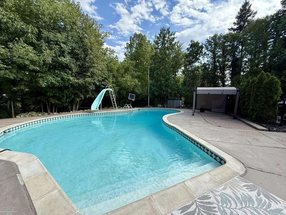 31310 Foxboro Way Beverly Hills Village, MI 48025