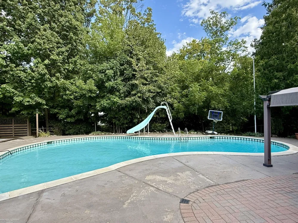 31310 Foxboro Way Beverly Hills Village, MI 48025