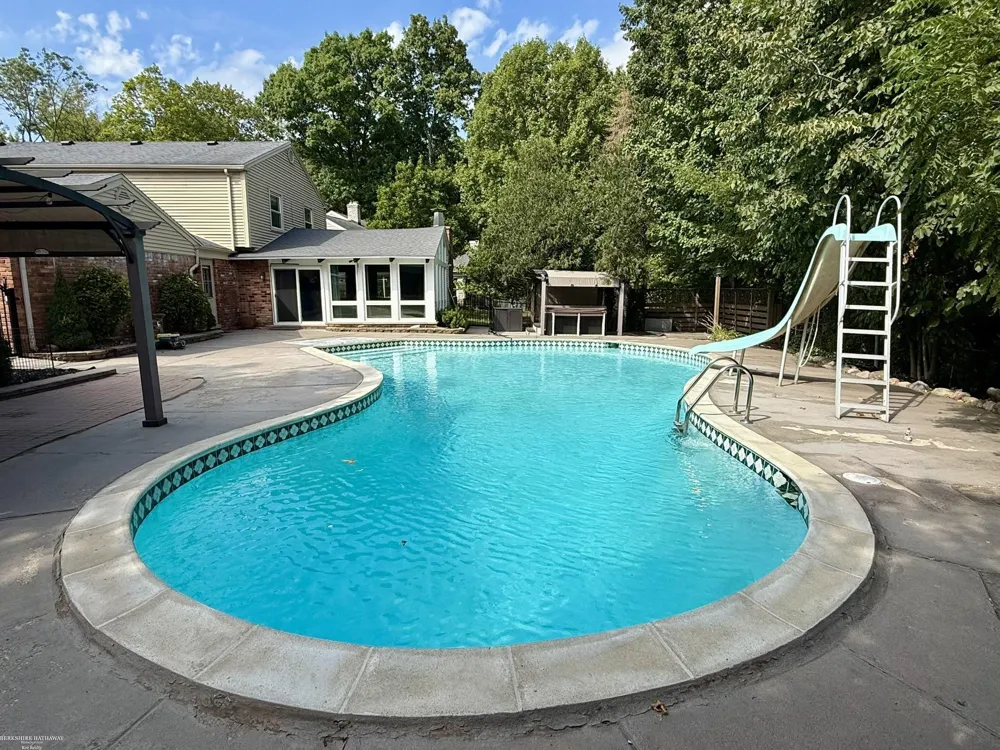 31310 Foxboro Way Beverly Hills Village, MI 48025