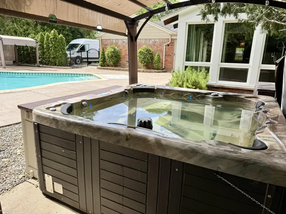 31310 Foxboro Way Beverly Hills Village, MI 48025
