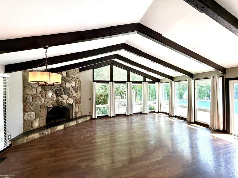 31310 Foxboro Way Beverly Hills Village, MI 48025
