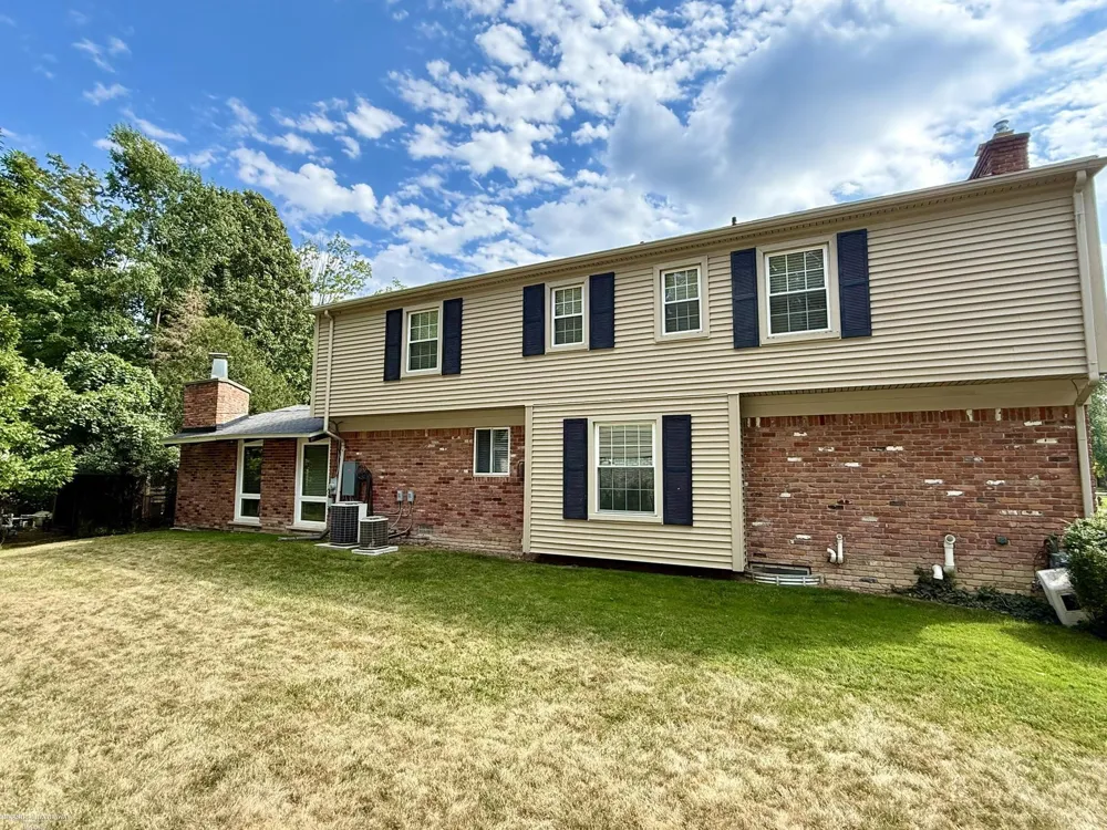 31310 Foxboro Way Beverly Hills Village, MI 48025