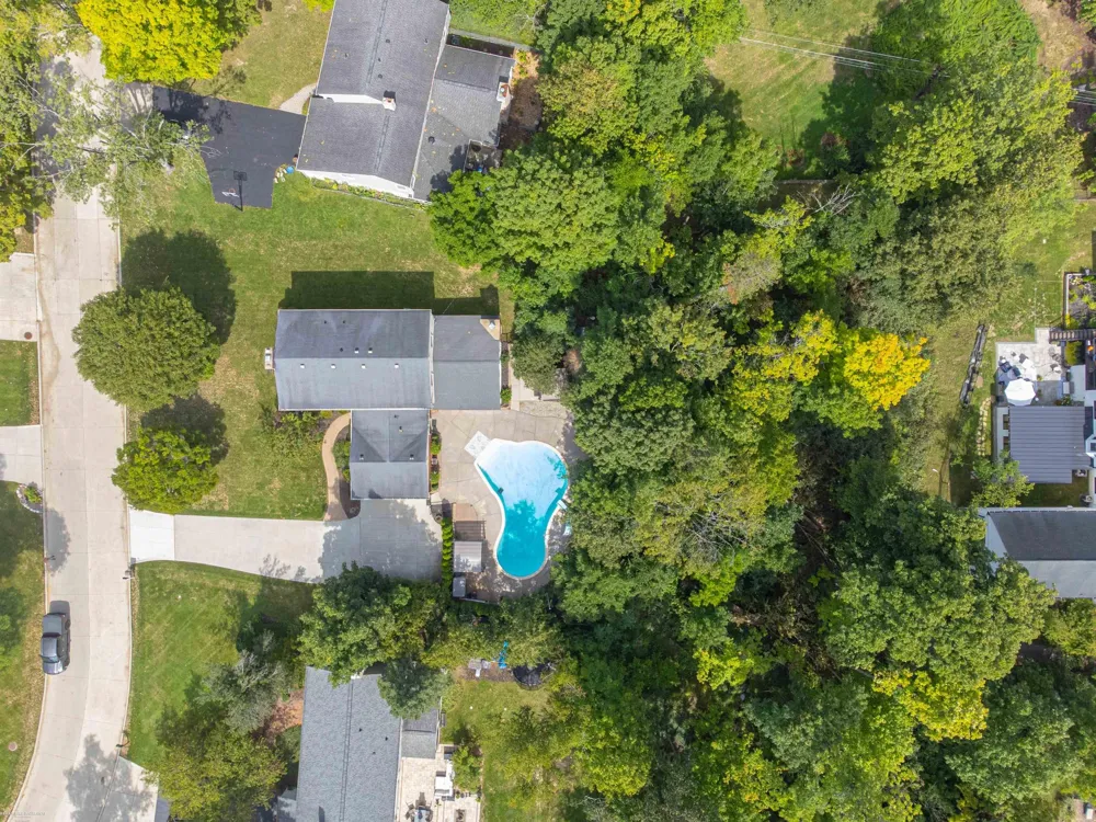 31310 Foxboro Way Beverly Hills Village, MI 48025