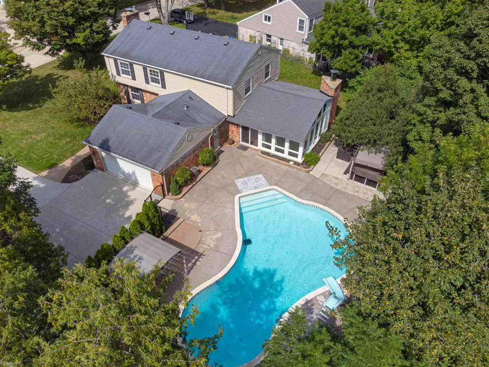 31310 Foxboro Way Beverly Hills Village, MI 48025