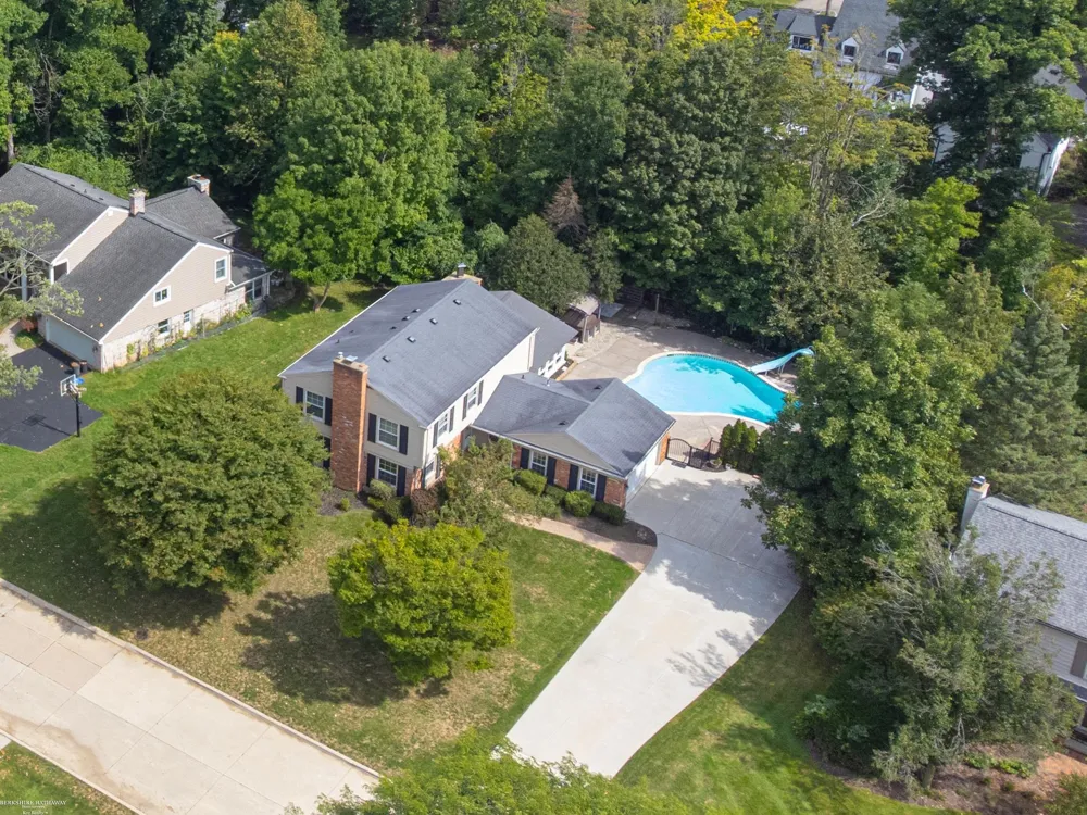 31310 Foxboro Way Beverly Hills Village, MI 48025