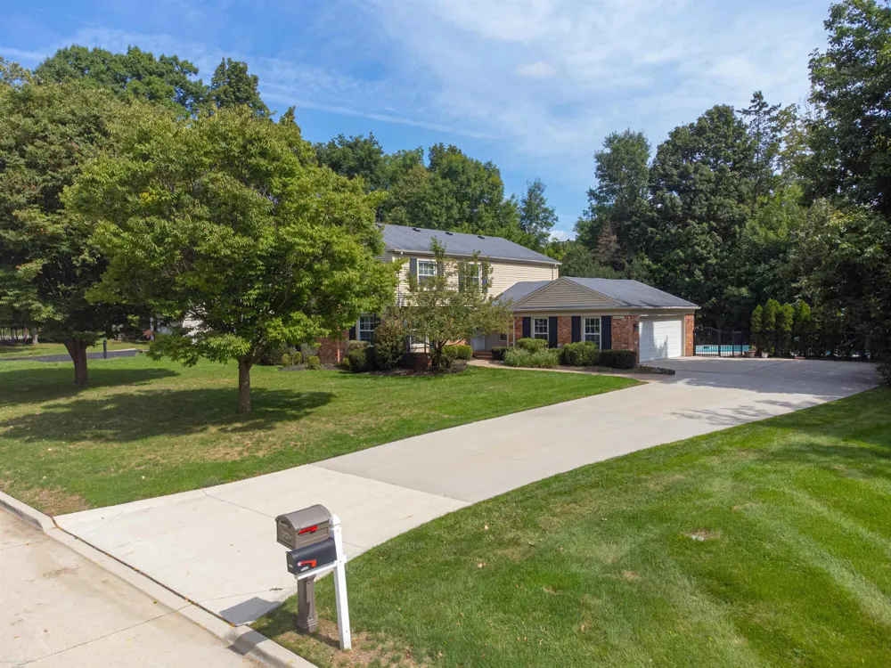 31310 Foxboro Way Beverly Hills Village, MI 48025