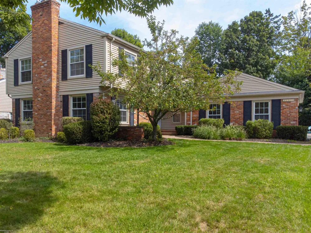 31310 Foxboro Way Beverly Hills Village, MI 48025