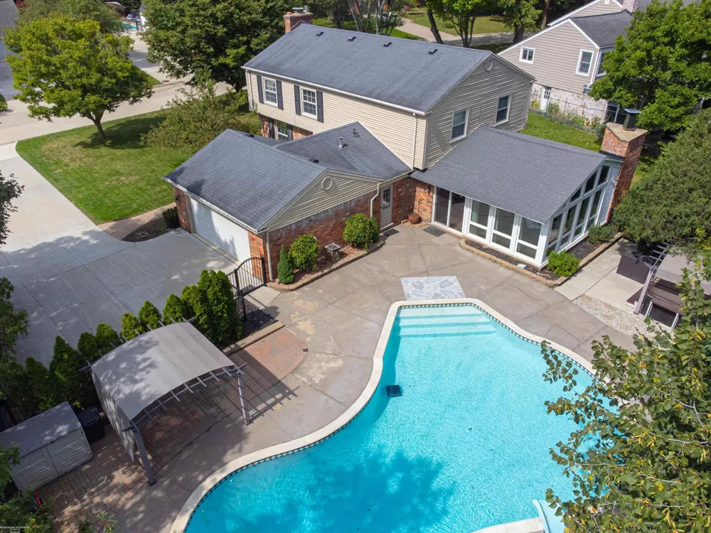 31310 Foxboro Way Beverly Hills Village, MI 48025