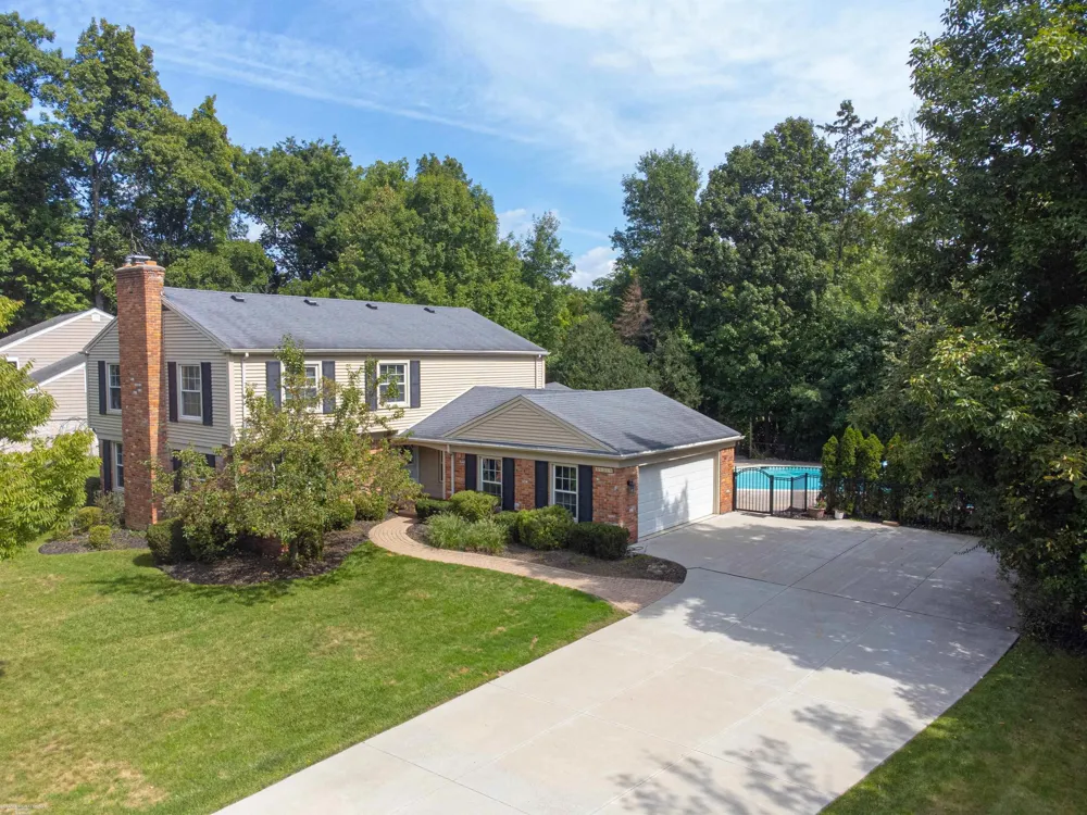 31310 Foxboro Way Beverly Hills Village, MI 48025