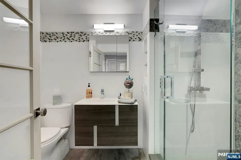 2000 Linwood Avenue 22C/D Fort Lee, NJ 07024