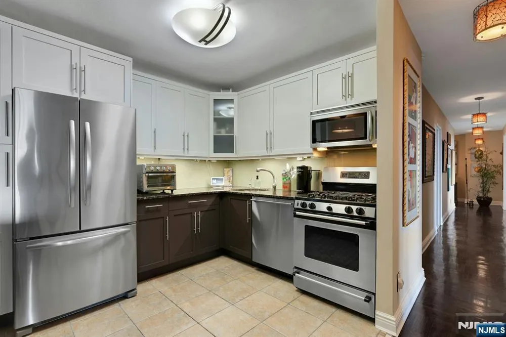 2000 Linwood Avenue 22C/D Fort Lee, NJ 07024