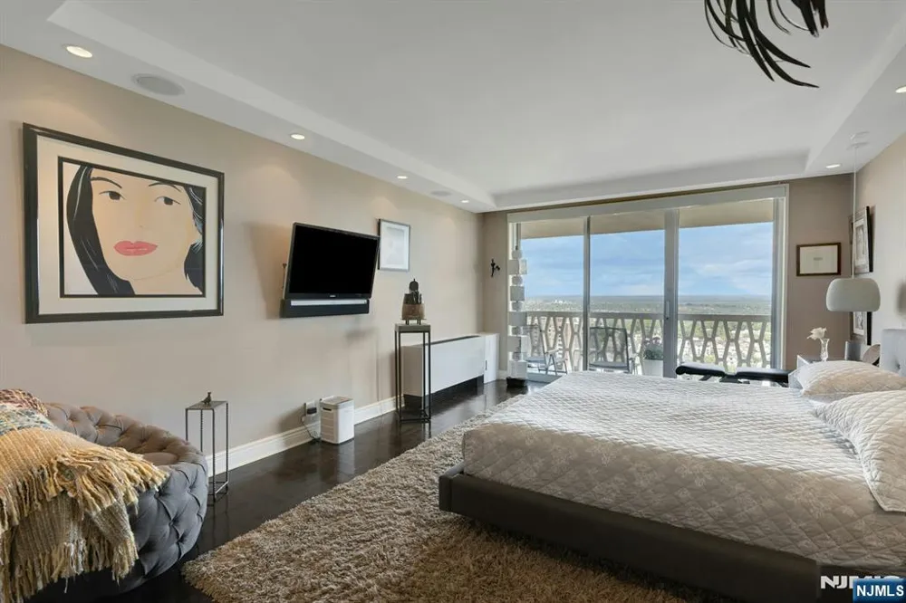 2000 Linwood Avenue 22C/D Fort Lee, NJ 07024