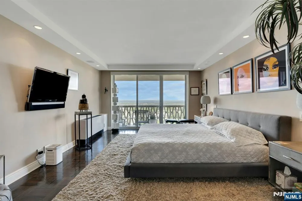 2000 Linwood Avenue 22C/D Fort Lee, NJ 07024