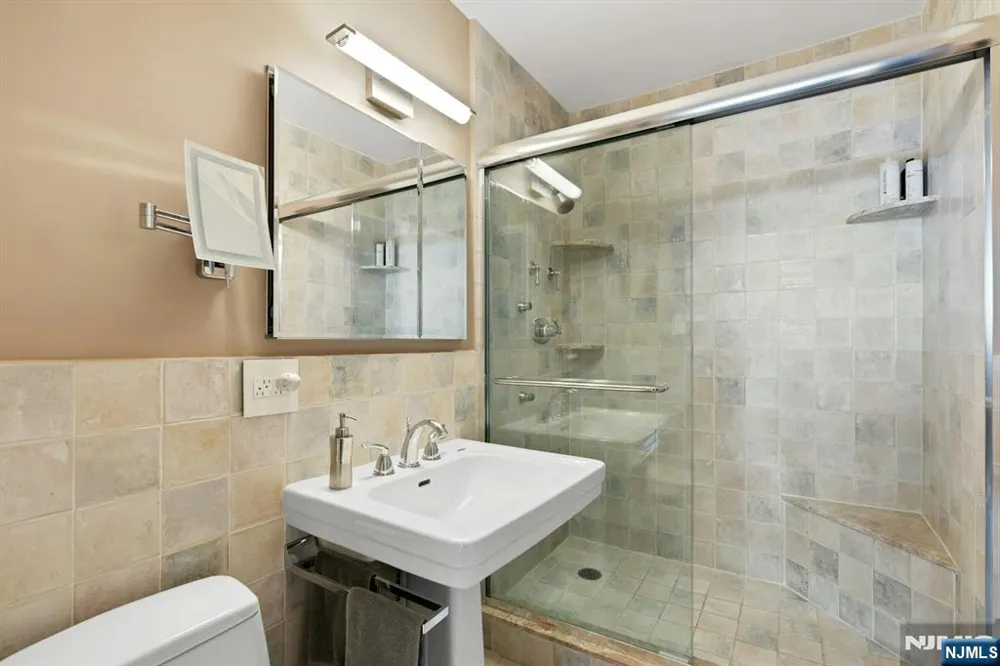 2000 Linwood Avenue 22C/D Fort Lee, NJ 07024
