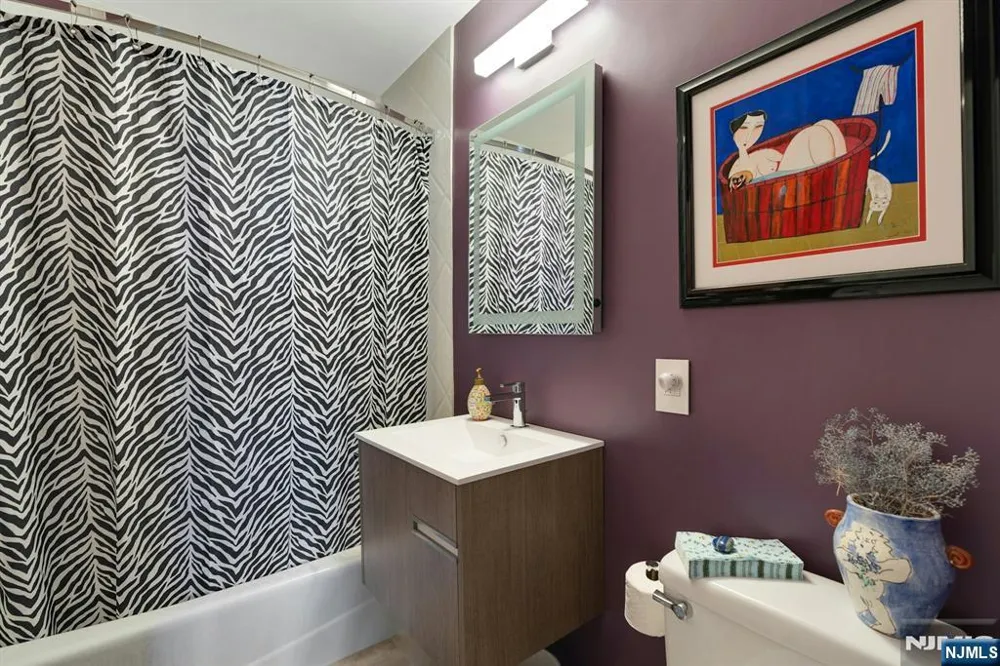 2000 Linwood Avenue 22C/D Fort Lee, NJ 07024