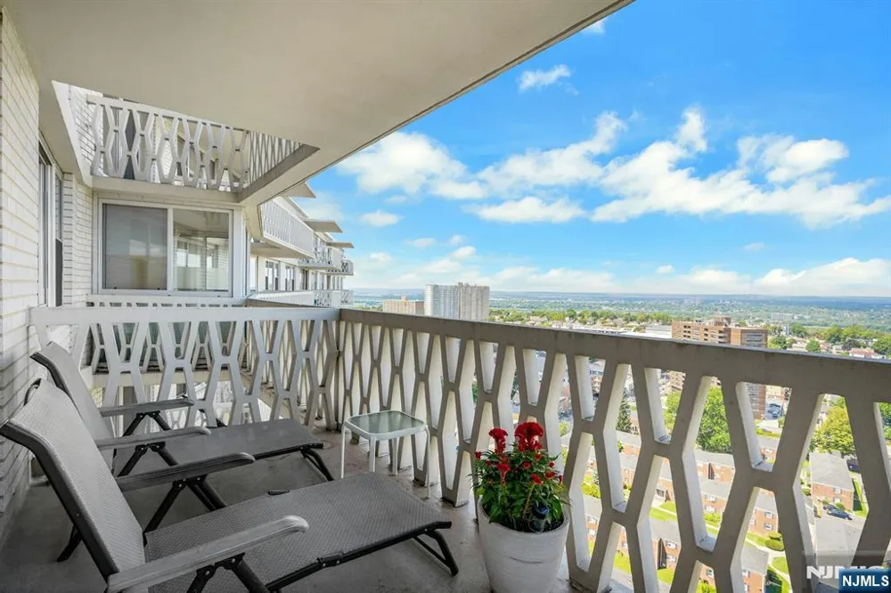 2000 Linwood Avenue 22C/D Fort Lee, NJ 07024