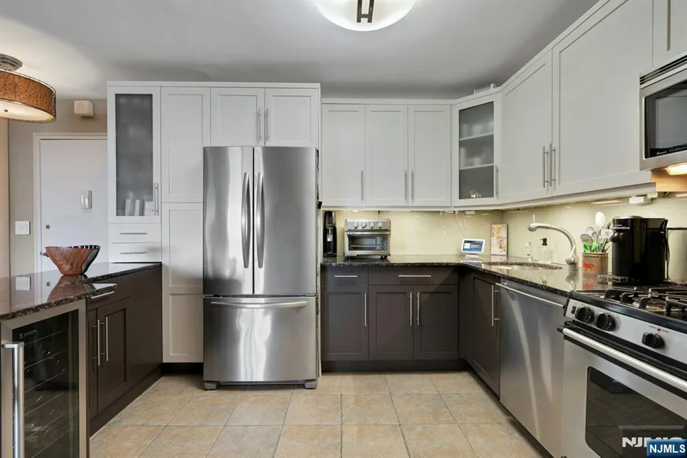 2000 Linwood Avenue 22C/D Fort Lee, NJ 07024