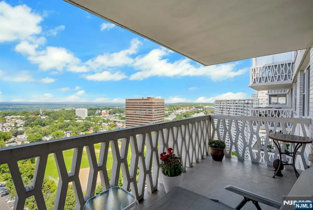 2000 Linwood Avenue 22C/D Fort Lee, NJ 07024