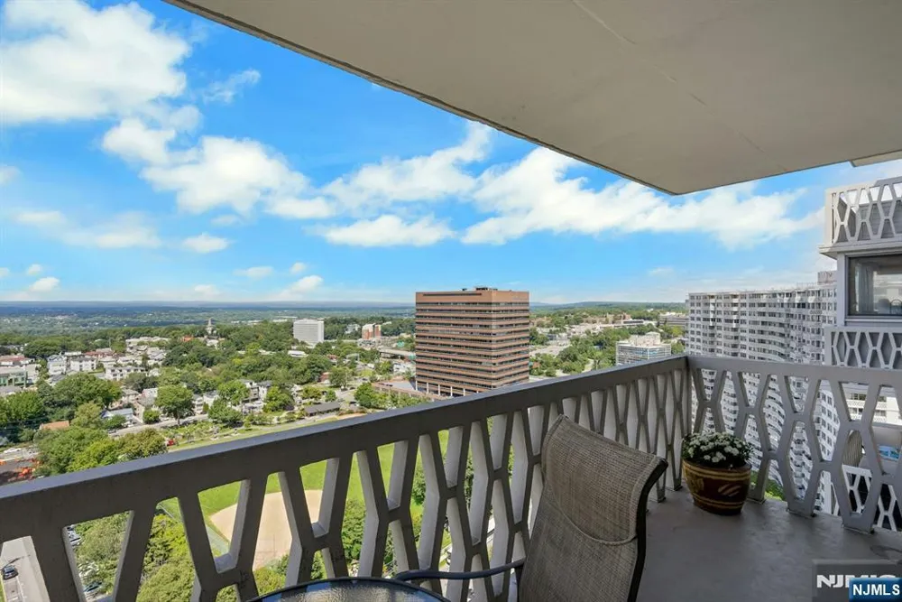 2000 Linwood Avenue 22C/D Fort Lee, NJ 07024