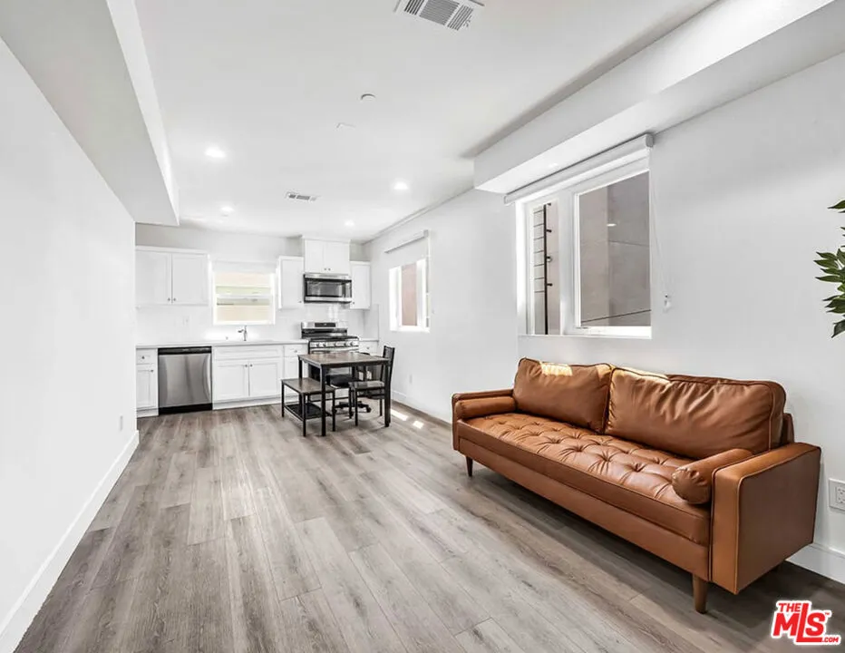 1269 W 36th Street Los Angeles, CA 90007