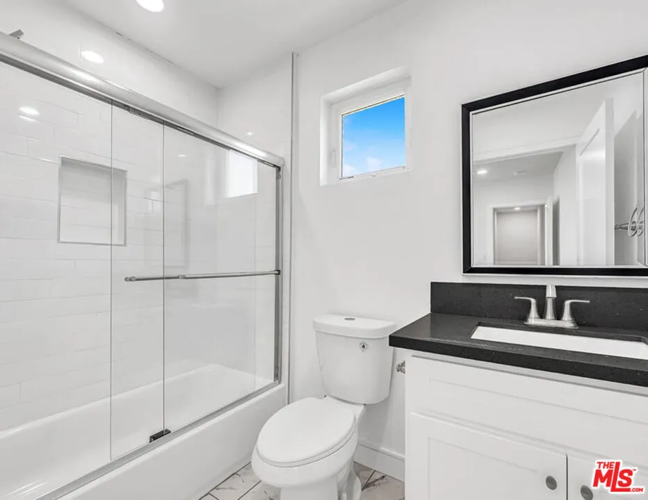 1269 W 36th Street Los Angeles, CA 90007
