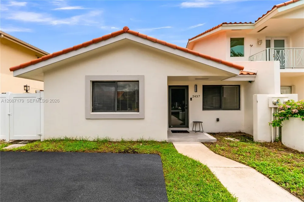 2437 SW 99th Ct Miami, FL 33165