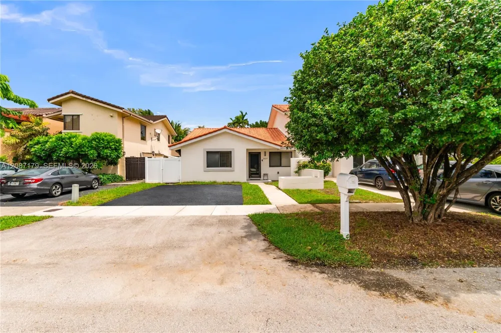 2437 SW 99th Ct Miami, FL 33165