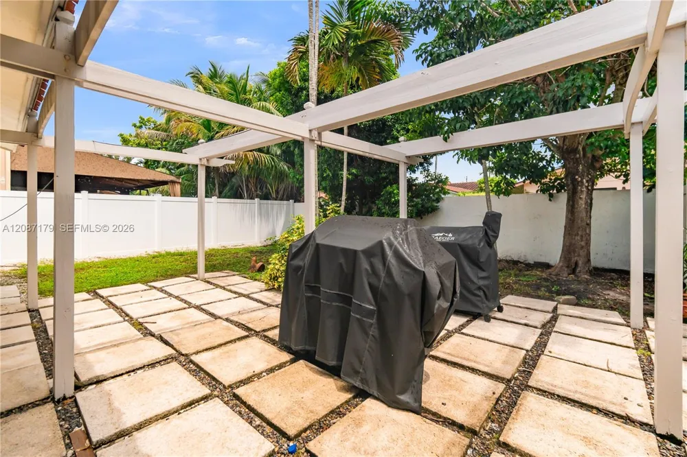 2437 SW 99th Ct Miami, FL 33165