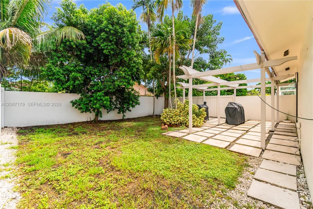 2437 SW 99th Ct Miami, FL 33165