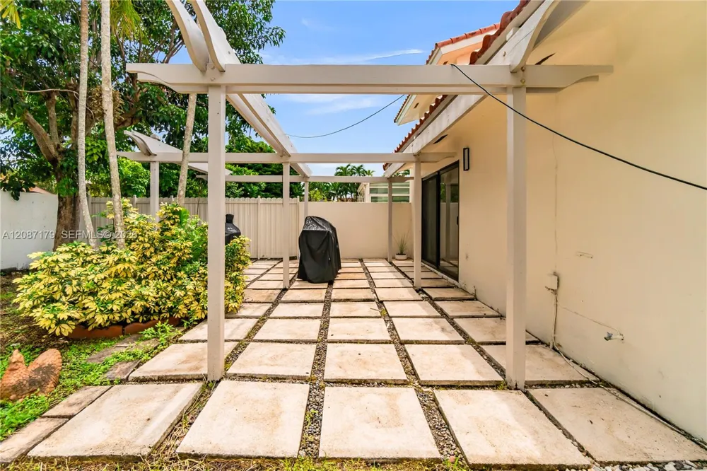 2437 SW 99th Ct Miami, FL 33165