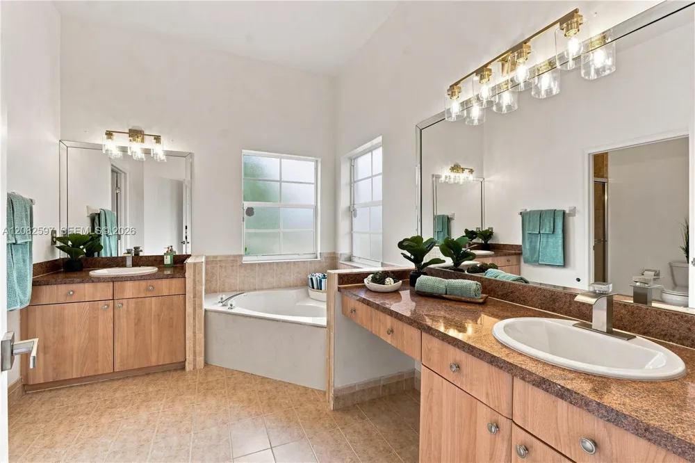 12103 NW 47th Mnr Coral Springs, FL 33076