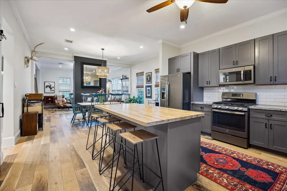 106 Alma Street Houston, TX 77009
