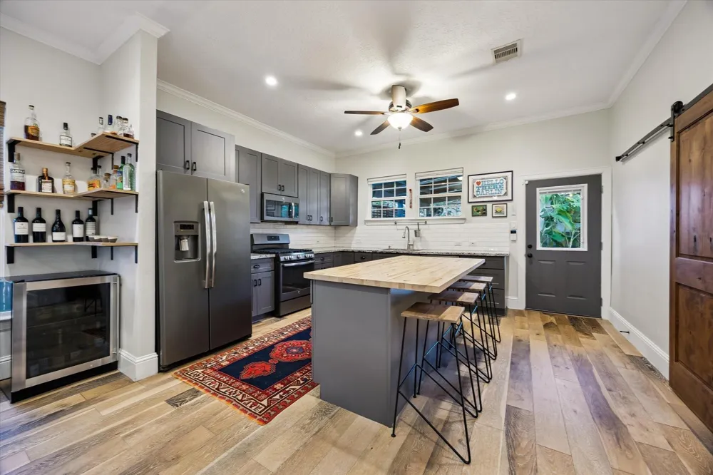 106 Alma Street Houston, TX 77009